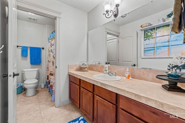 2813 S Bayhill Ct, Nampa, ID 83686