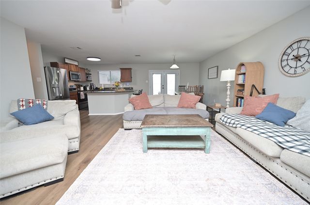 328 Saddlebrook Drive, Krum, TX 76249