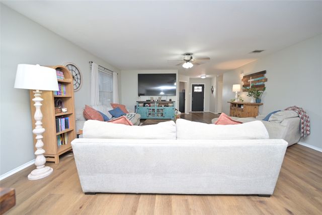 328 Saddlebrook Drive, Krum, TX 76249