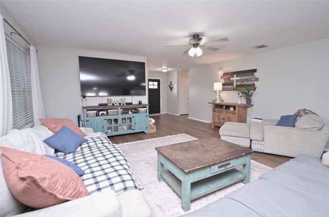 328 Saddlebrook Drive, Krum, TX 76249