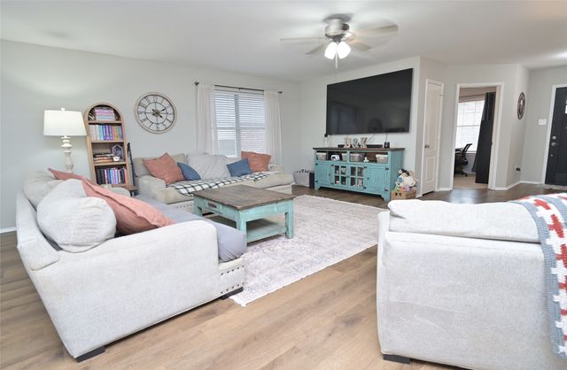 328 Saddlebrook Drive, Krum, TX 76249