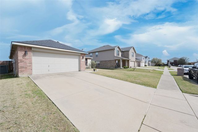 328 Saddlebrook Drive, Krum, TX 76249