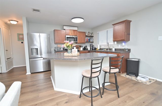 328 Saddlebrook Drive, Krum, TX 76249