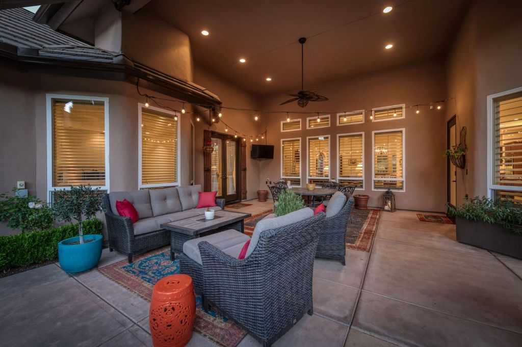 Image 10 of property listing at 3350 E Via Montiano Avenue, Clovis, CA 93619