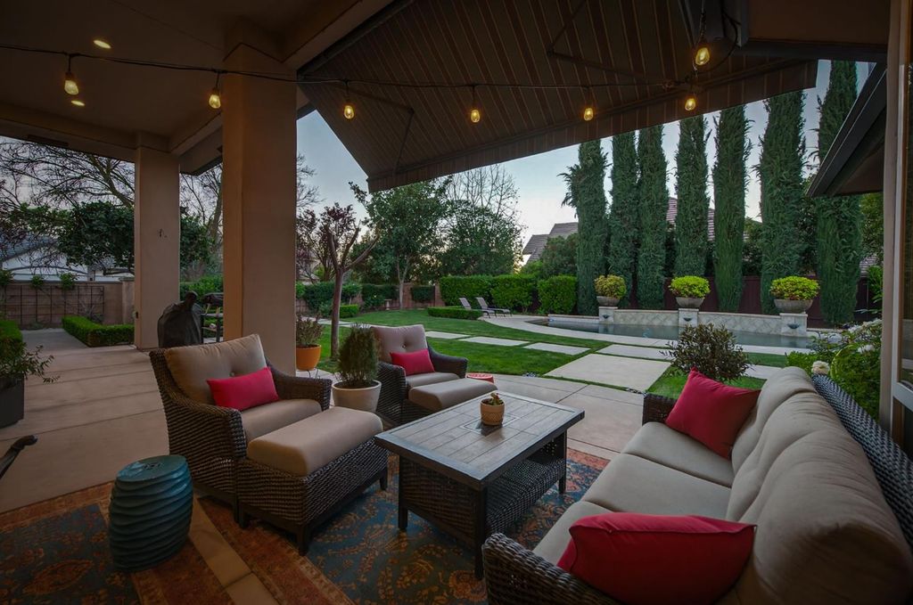 Image 11 of property listing at 3350 E Via Montiano Avenue, Clovis, CA 93619