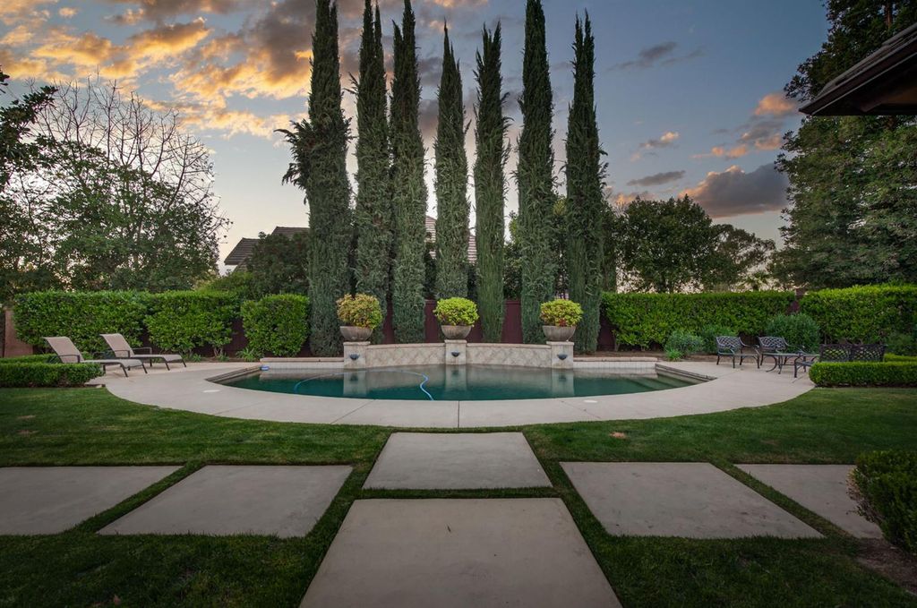 Image 14 of property listing at 3350 E Via Montiano Avenue, Clovis, CA 93619