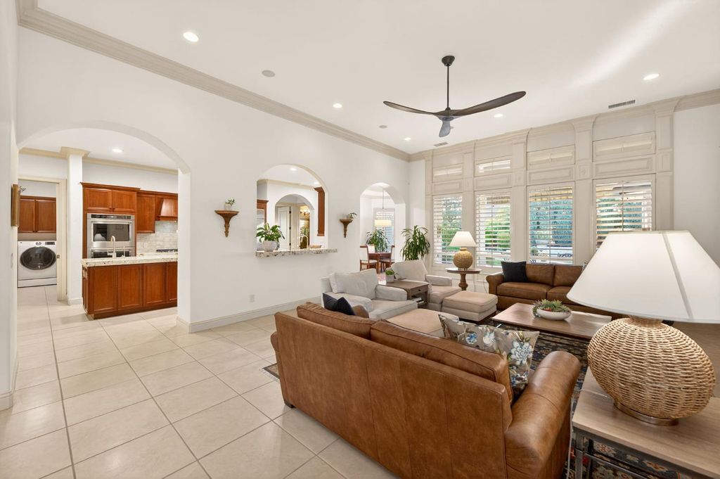 Image 21 of property listing at 3350 E Via Montiano Avenue, Clovis, CA 93619