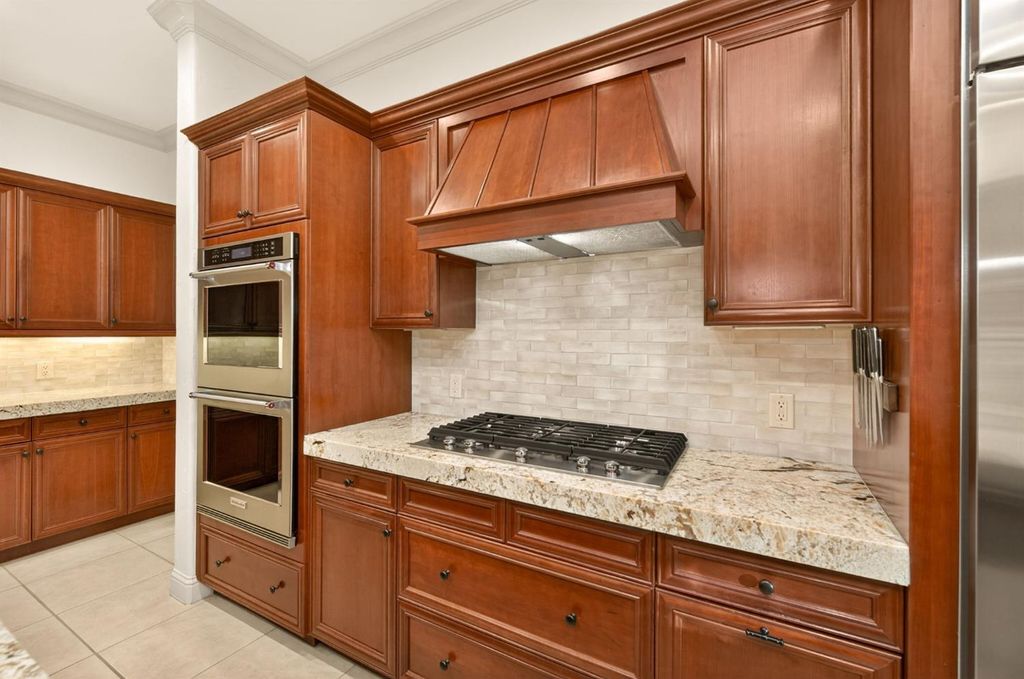 Image 29 of property listing at 3350 E Via Montiano Avenue, Clovis, CA 93619