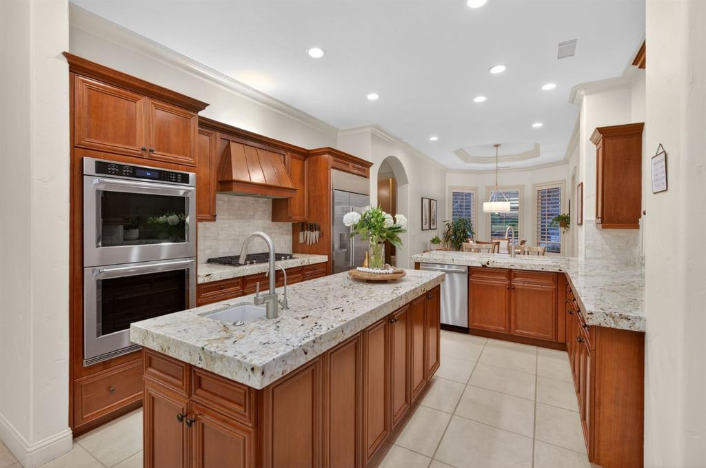 Image 30 of property listing at 3350 E Via Montiano Avenue, Clovis, CA 93619