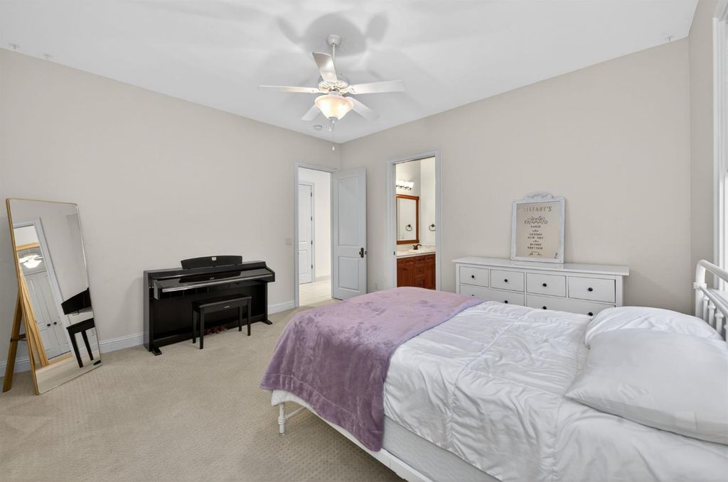 Image 44 of property listing at 3350 E Via Montiano Avenue, Clovis, CA 93619