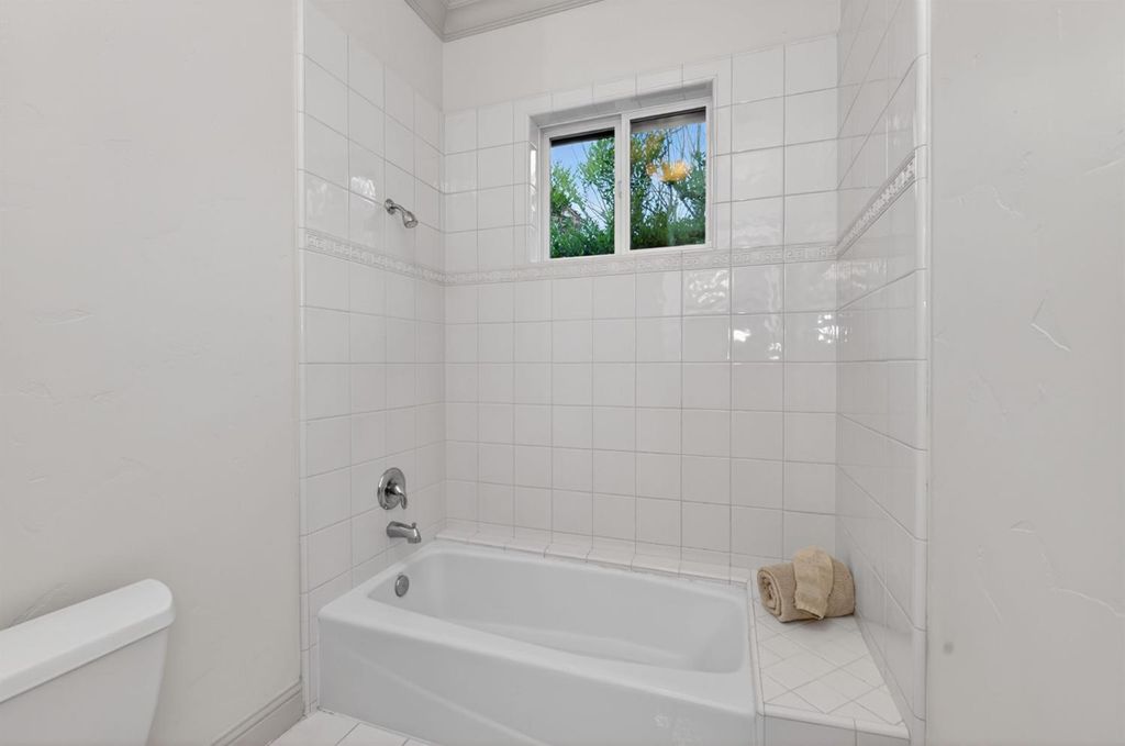 Image 46 of property listing at 3350 E Via Montiano Avenue, Clovis, CA 93619