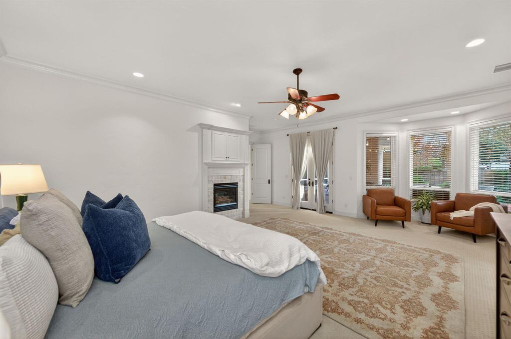 Image 49 of property listing at 3350 E Via Montiano Avenue, Clovis, CA 93619