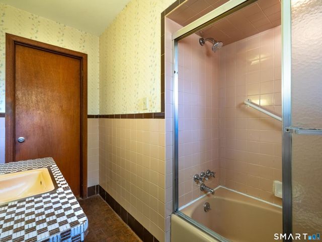 3 Helen Street, Norwich, CT 06360