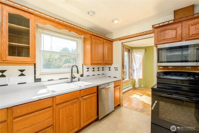 623 E 10th St, Port Angeles, WA 98362