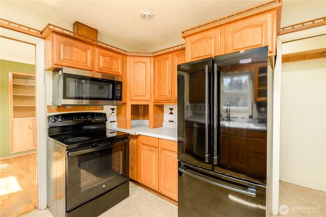 623 E 10th St, Port Angeles, WA 98362