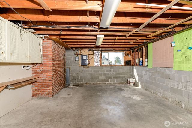 623 E 10th St, Port Angeles, WA 98362