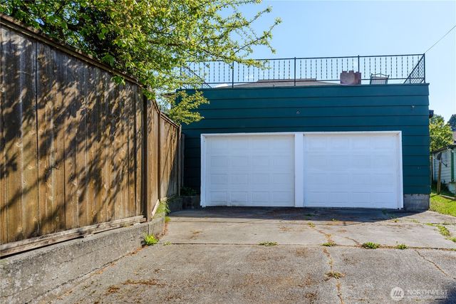 623 E 10th St, Port Angeles, WA 98362