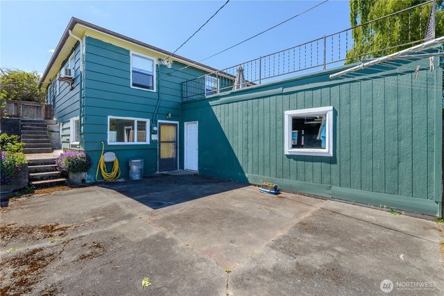 623 E 10th St, Port Angeles, WA 98362