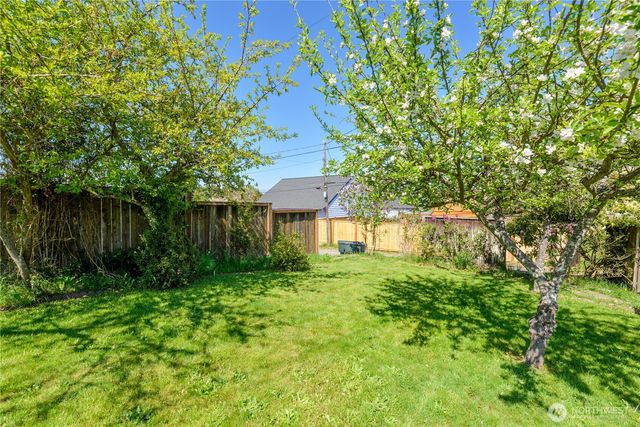 623 E 10th St, Port Angeles, WA 98362