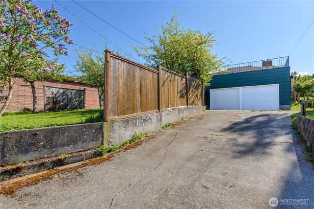 623 E 10th St, Port Angeles, WA 98362
