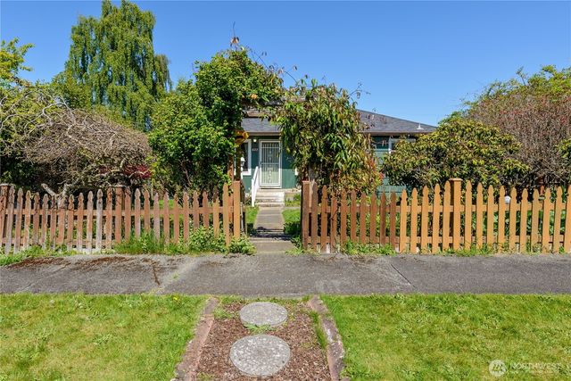623 E 10th St, Port Angeles, WA 98362
