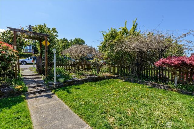 623 E 10th St, Port Angeles, WA 98362