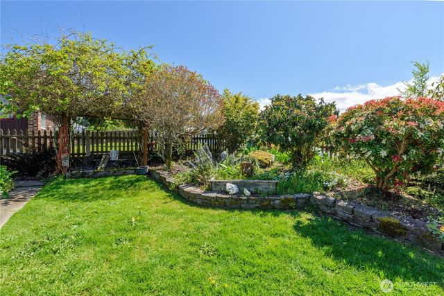 623 E 10th St, Port Angeles, WA 98362
