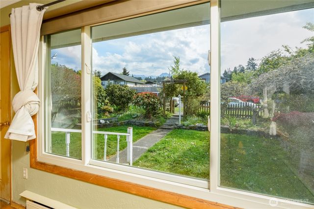 623 E 10th St, Port Angeles, WA 98362