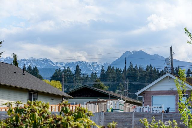 623 E 10th St, Port Angeles, WA 98362