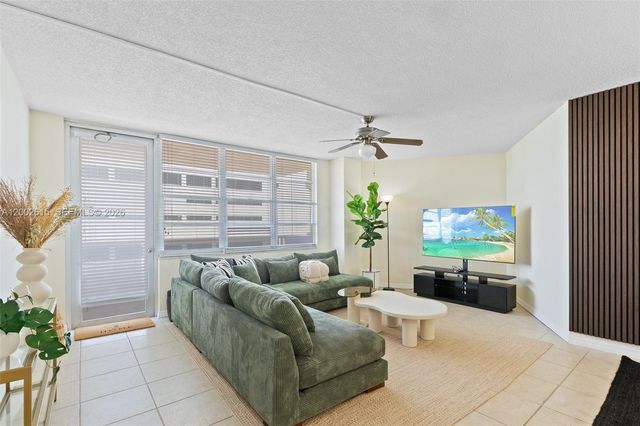 3725 S Ocean Dr 921, Hollywood, FL 33019