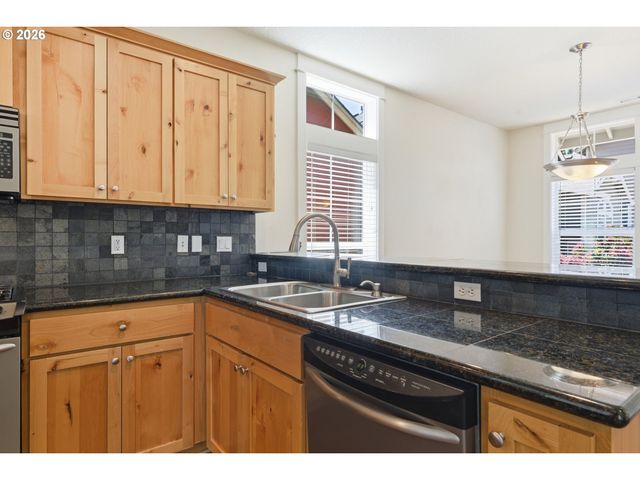 9310 Sw CORAL St, Portland, OR 97223