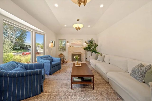8006 Vicksburg, Los Angeles, CA 90045