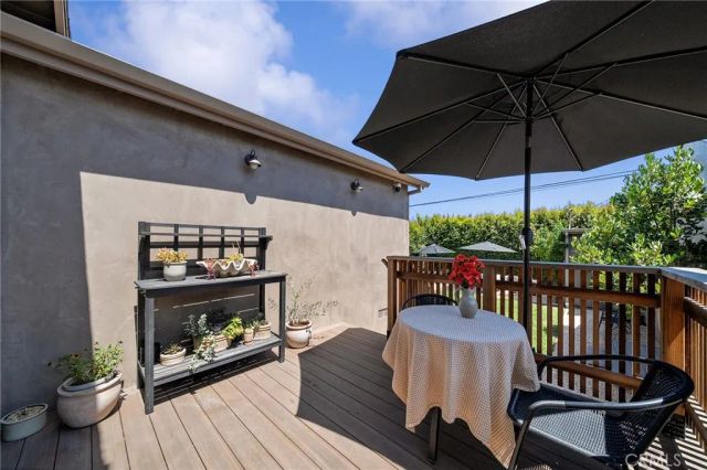 8006 Vicksburg, Los Angeles, CA 90045