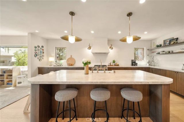 8006 Vicksburg, Los Angeles, CA 90045