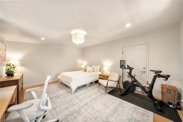 8006 Vicksburg, Los Angeles, CA 90045
