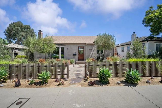 8006 Vicksburg, Los Angeles, CA 90045
