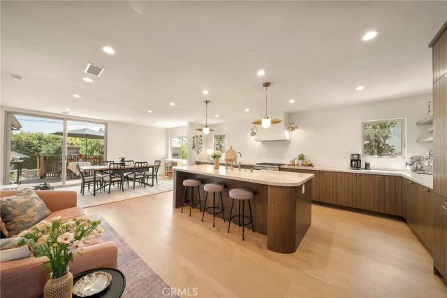 8006 Vicksburg, Los Angeles, CA 90045