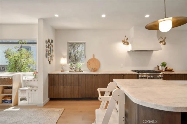 8006 Vicksburg, Los Angeles, CA 90045