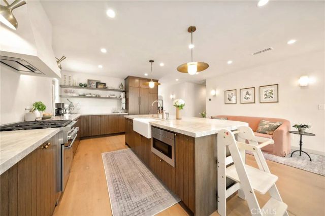 8006 Vicksburg, Los Angeles, CA 90045