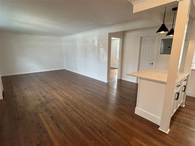 126 Robins 126, New Rochelle, NY 10801