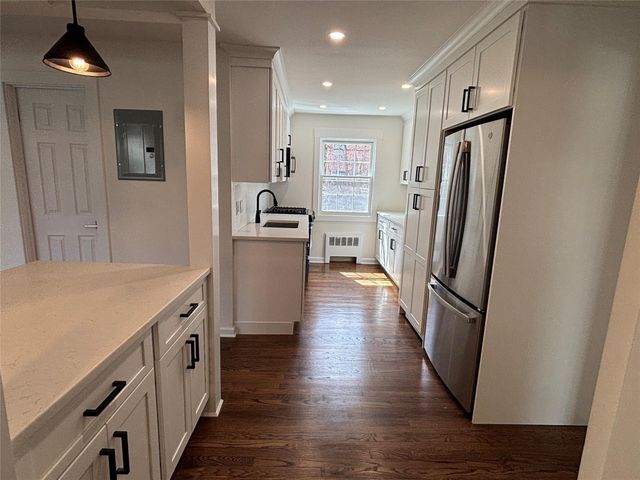 126 Robins 126, New Rochelle, NY 10801