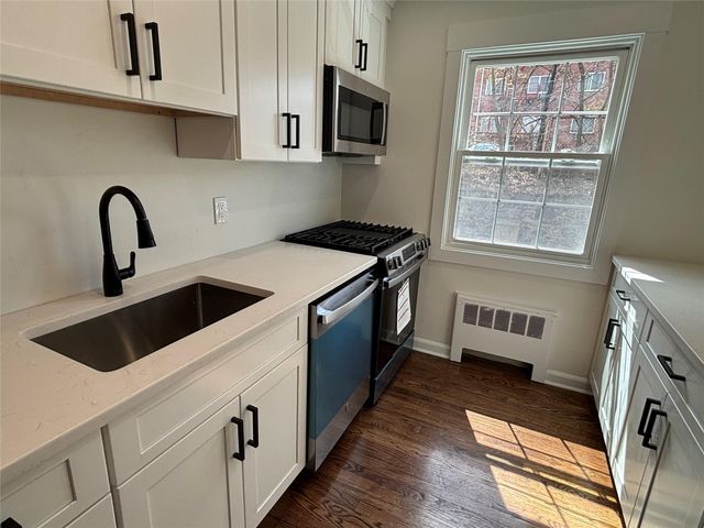 126 Robins 126, New Rochelle, NY 10801