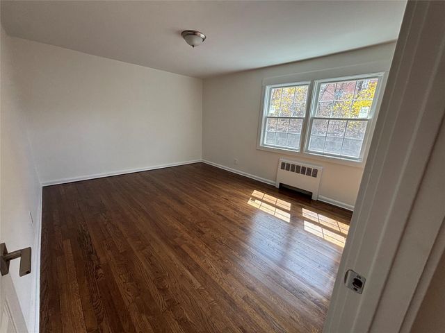 126 Robins 126, New Rochelle, NY 10801