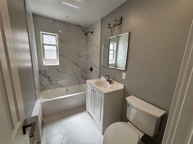 126 Robins 126, New Rochelle, NY 10801