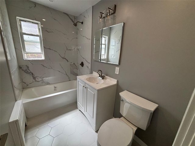 126 Robins 126, New Rochelle, NY 10801