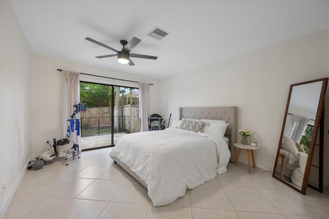 476 Goldenwood Way, Wellington, FL 33414