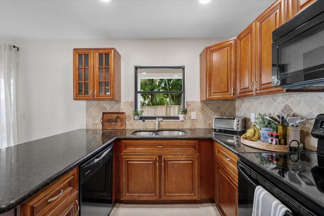 476 Goldenwood Way, Wellington, FL 33414