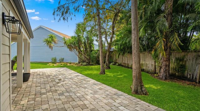 476 Goldenwood Way, Wellington, FL 33414