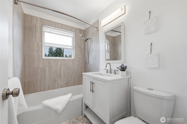 3844 49th Avenue SW, Seattle, WA 98116