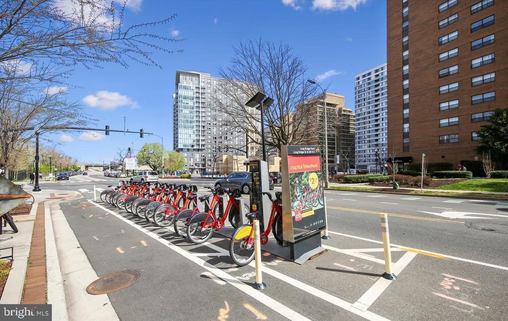 1729 S HAYES ST #2, Arlington, VA 22202